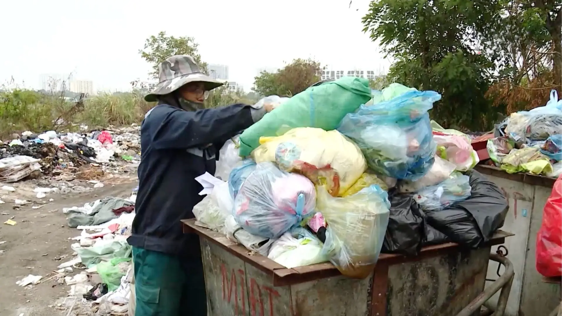Xử phạt vi phạm trong lĩnh vực môi trường – những vấn đề cần đặt ra | Tọa đàm | 21/11/2025
